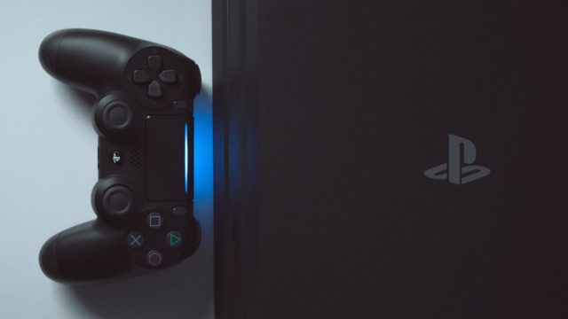 PS4　コントローラーと本体