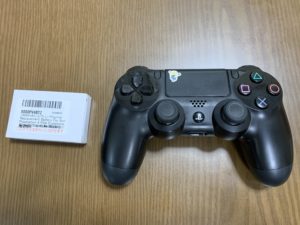 PS4コントローラーとバッテリー
